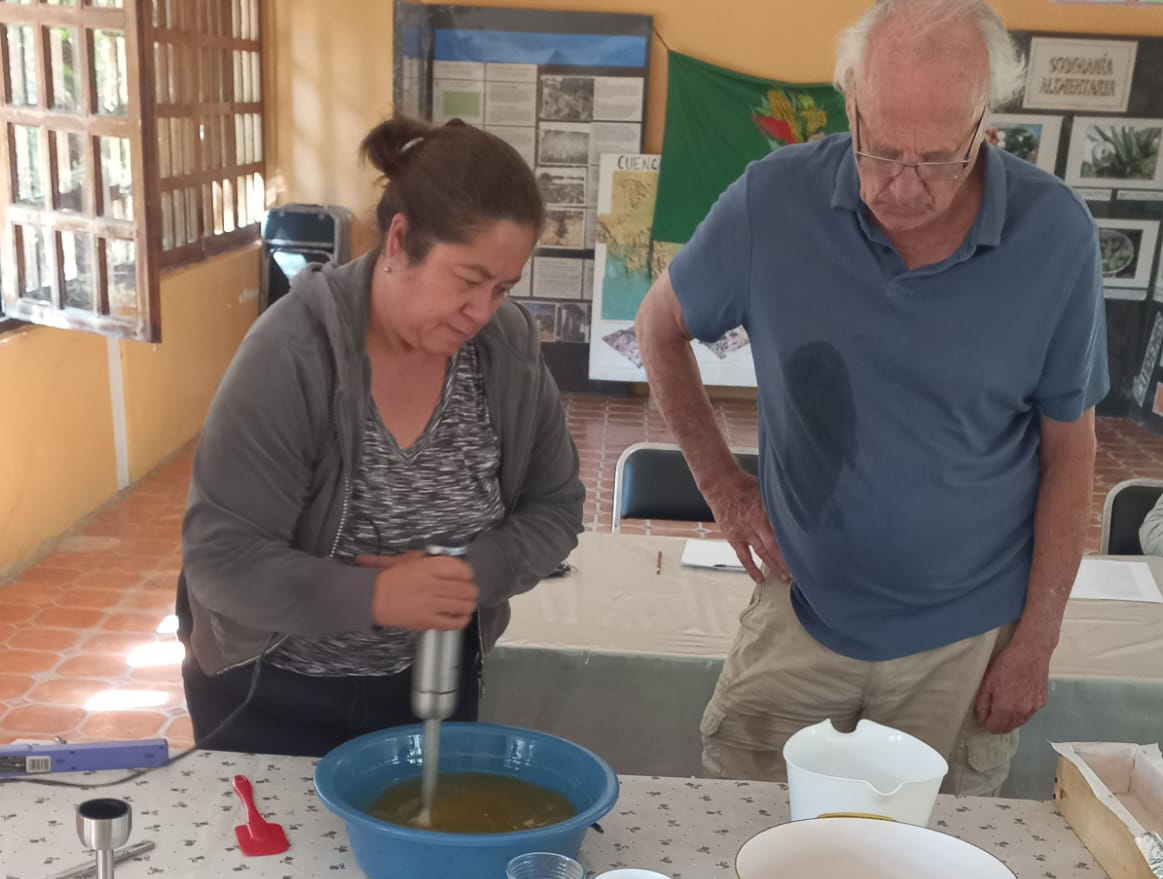 Taller de Jabones (3) Taller de Jabones (3)