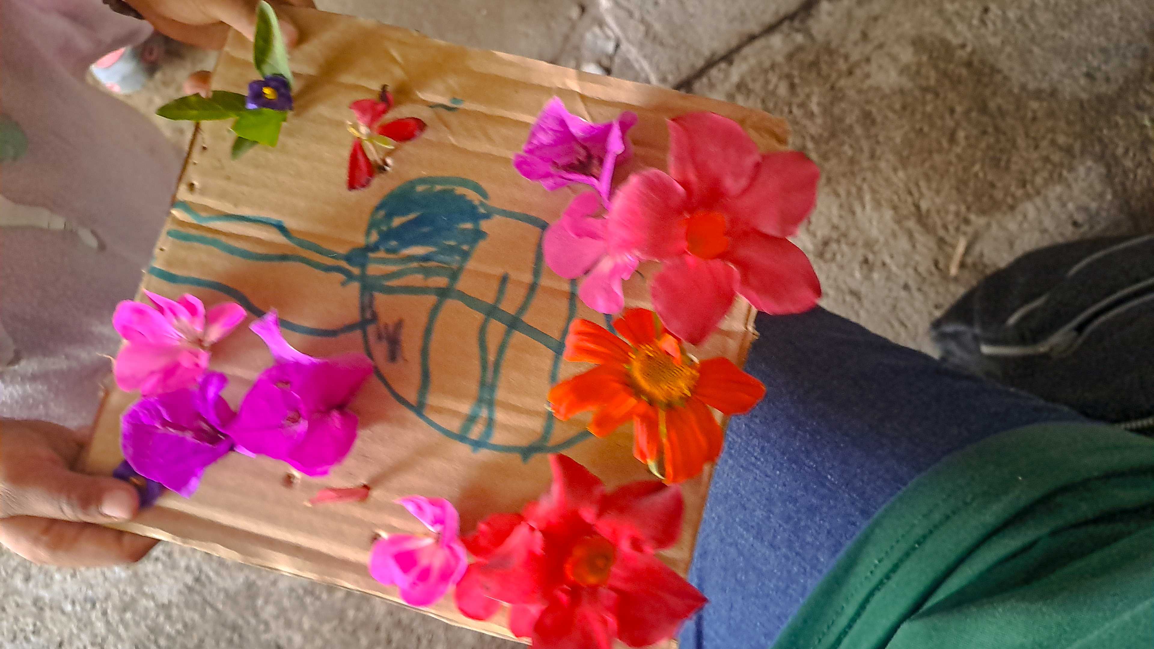 260821_Niñeces-flores-Tinaja (1)