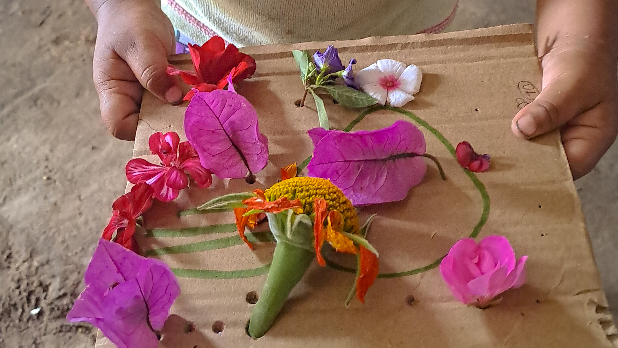 260821_Niñeces-flores-Tinaja (4)